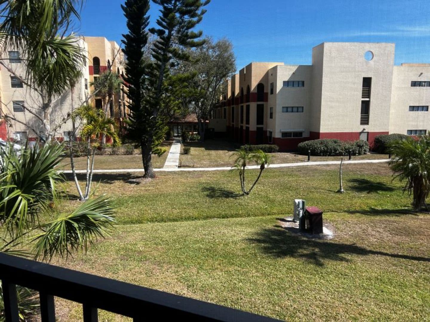 VENICE Condo: 102 CAPRI ISLES BLVD., #210
