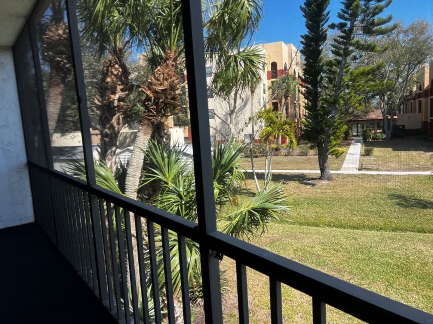 VENICE Condo: 102 CAPRI ISLES BLVD., #210