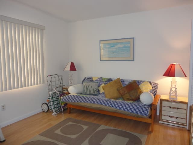 VENICE Condo: 200 THE ESPLANADE N. A18