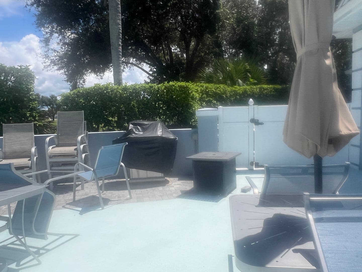 Venice House: 566 Clubside Circle