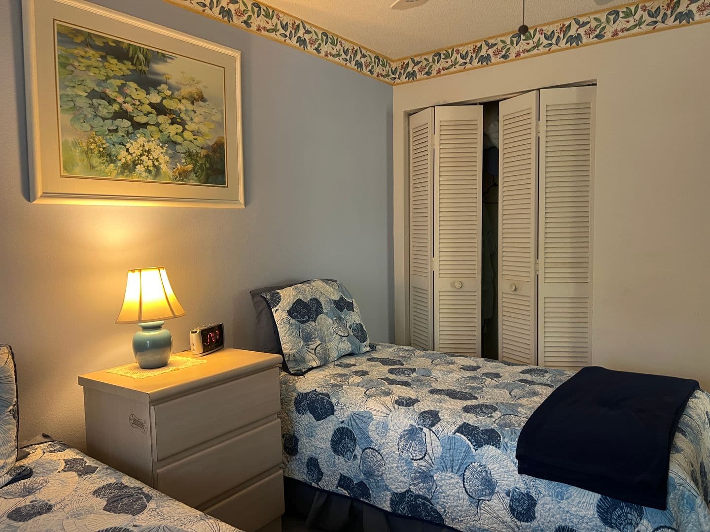 Venice House: 566 Clubside Circle