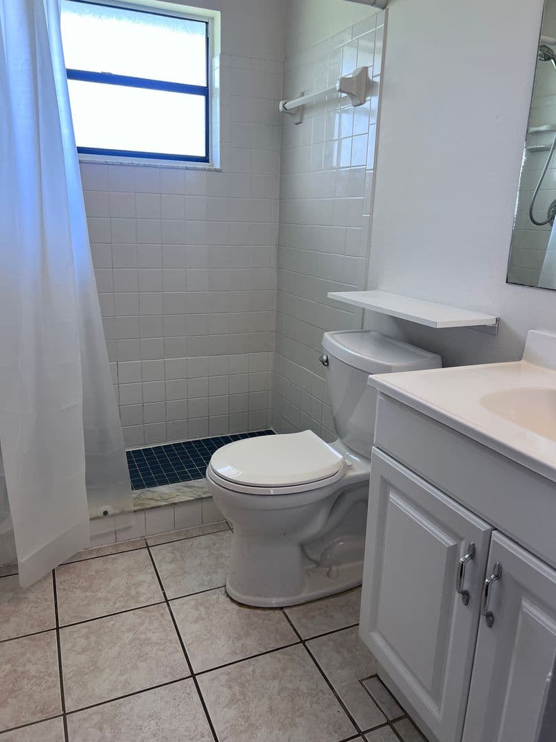 VENICE House: 435 BELMONT AVENUE