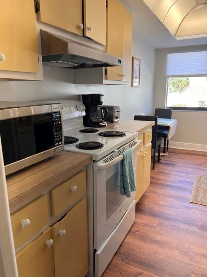 VENICE Condo: 1555 TARPON CENTER DR #B105