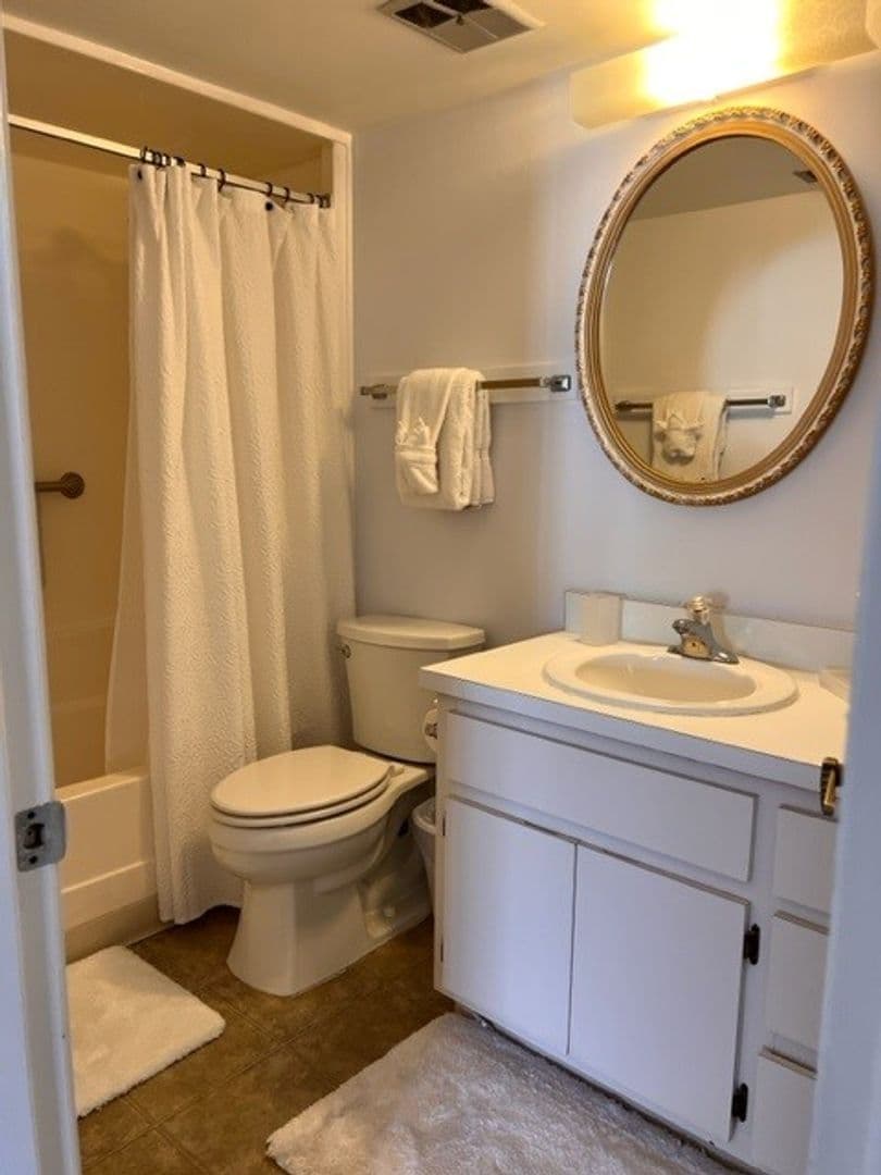 VENICE Condo: 1555 TARPON CENTER DR #B105