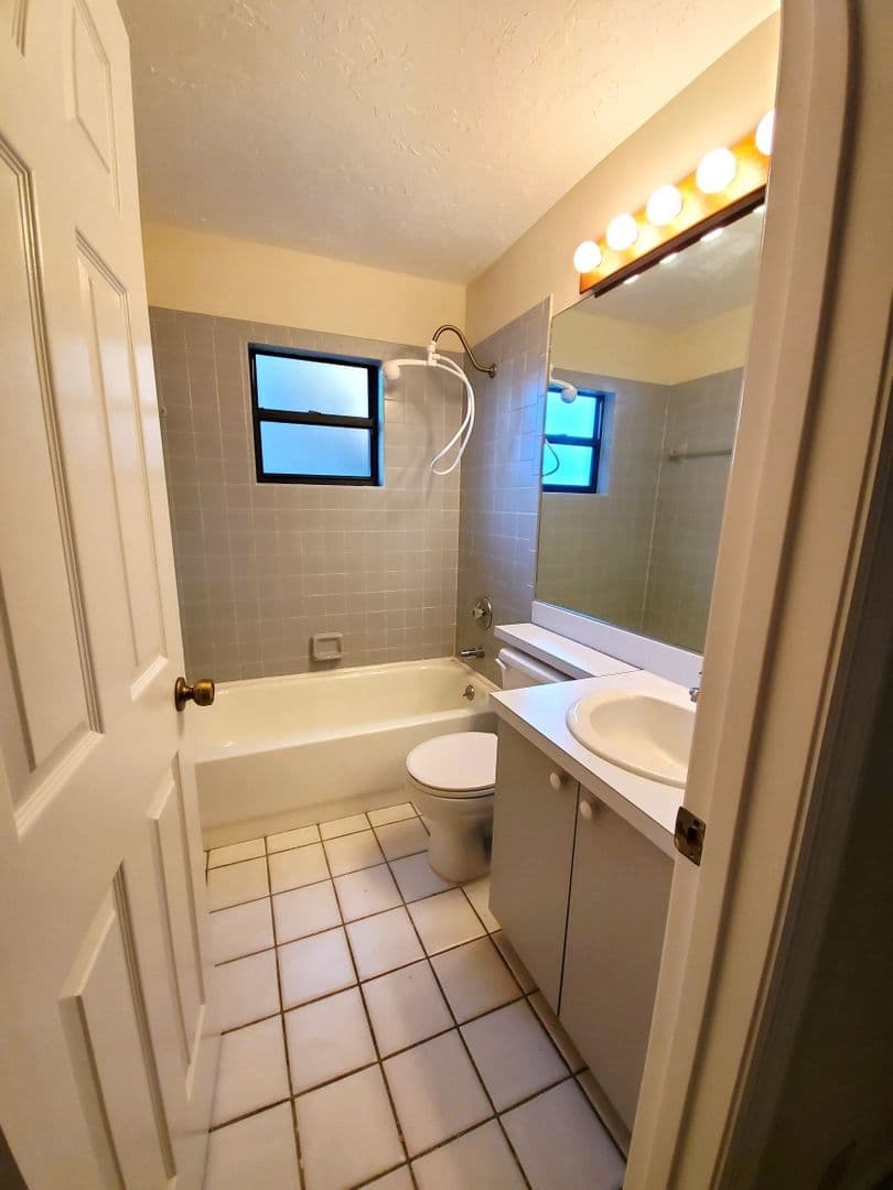 Nokomis House: 188 Shady Pine Lane