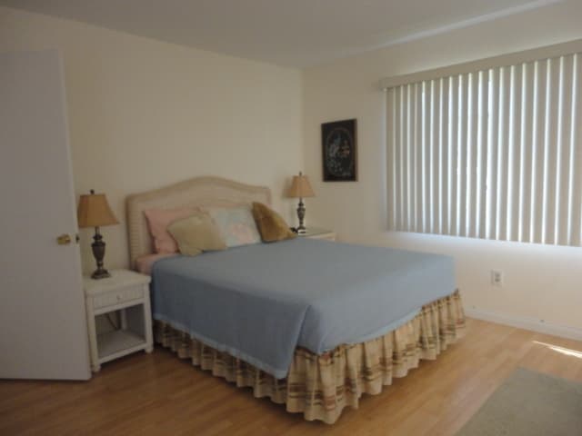 VENICE Condo: 200 THE ESPLANADE N. A18