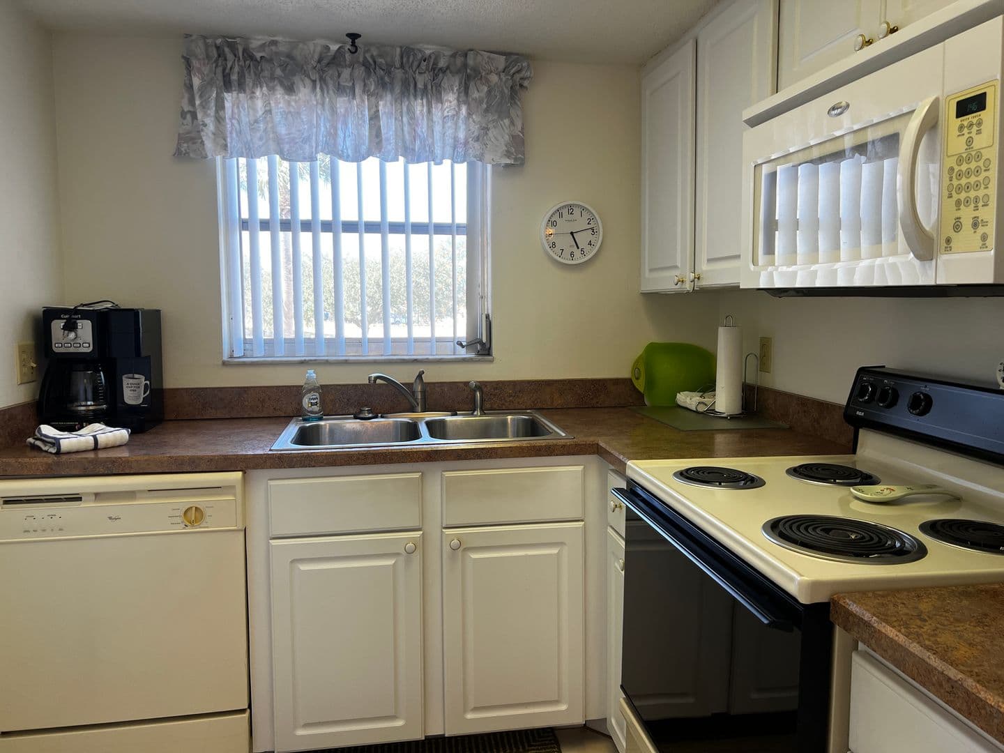 VENICE Condo: 102 CAPRI ISLES BLVD., #210