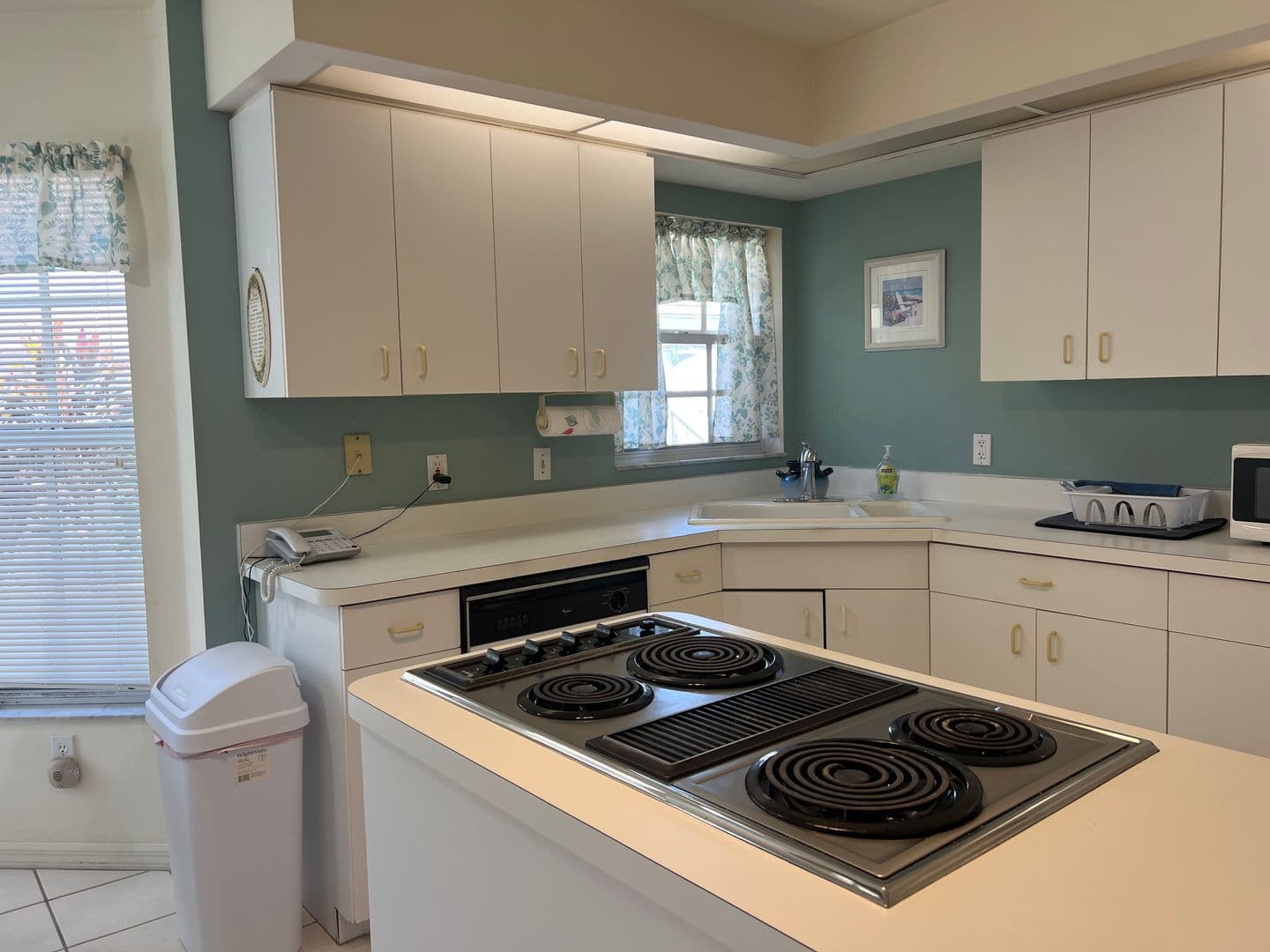 Venice House: 566 Clubside Circle