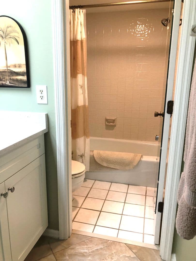 VENICE Condo: 700 GOLDEN BEACH BLVD. #231