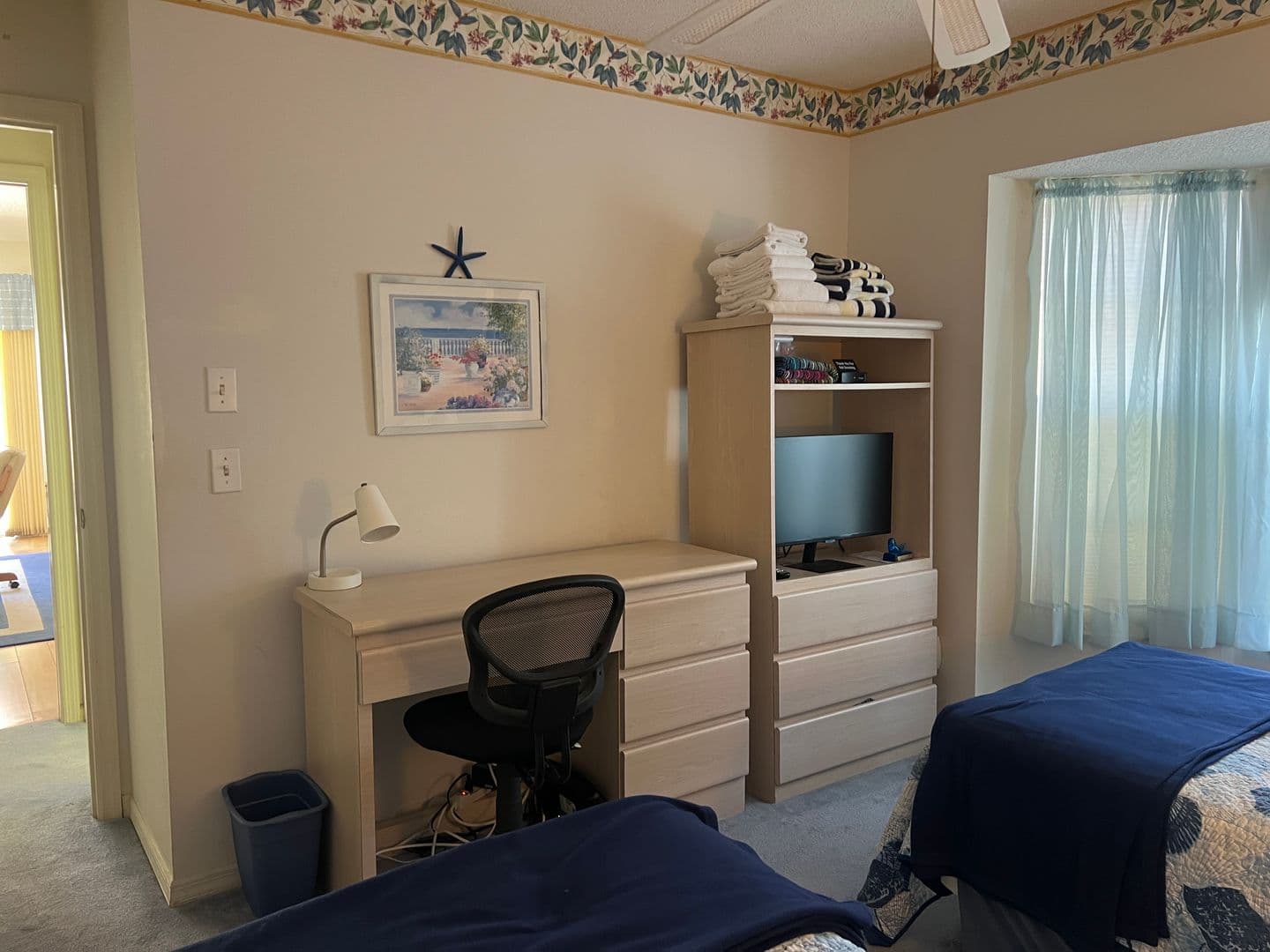 Venice House: 566 Clubside Circle