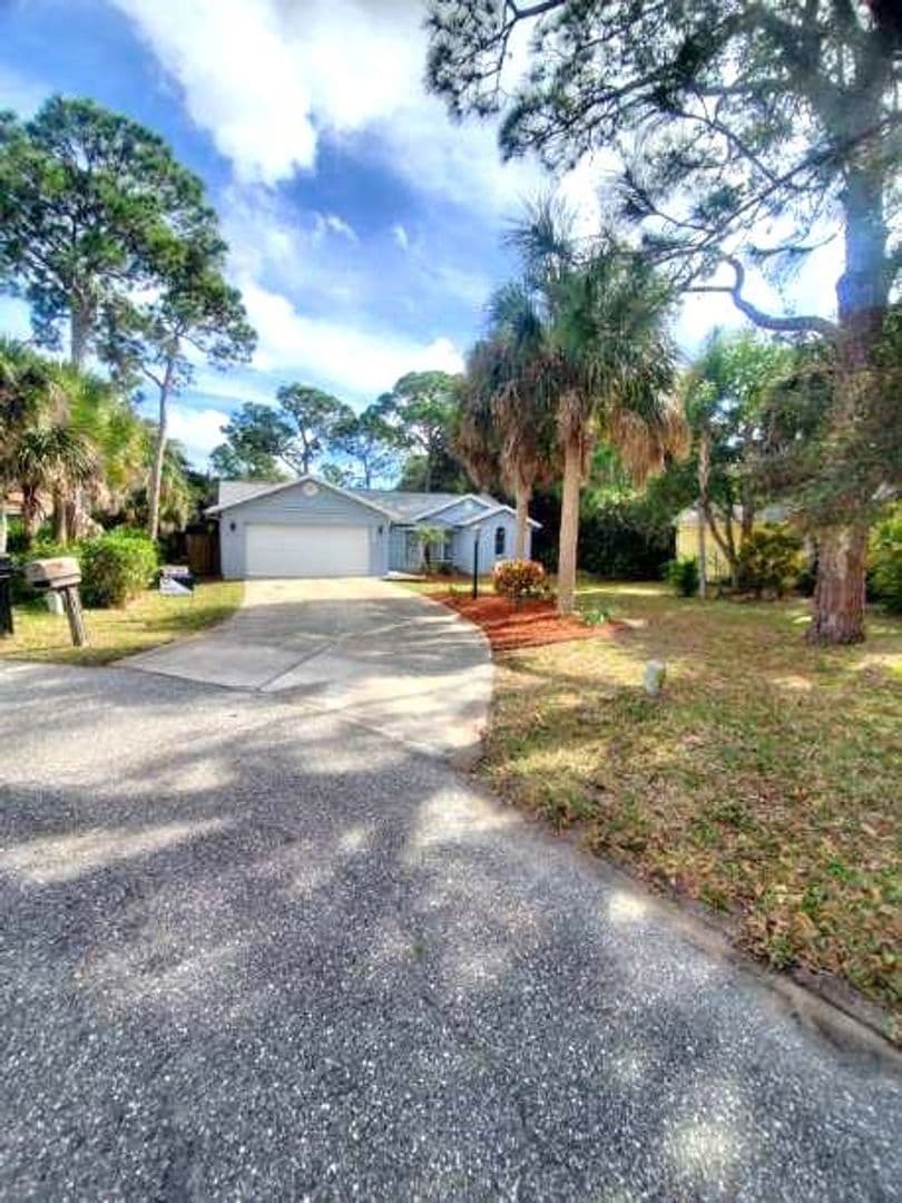 Nokomis House: 188 Shady Pine Lane