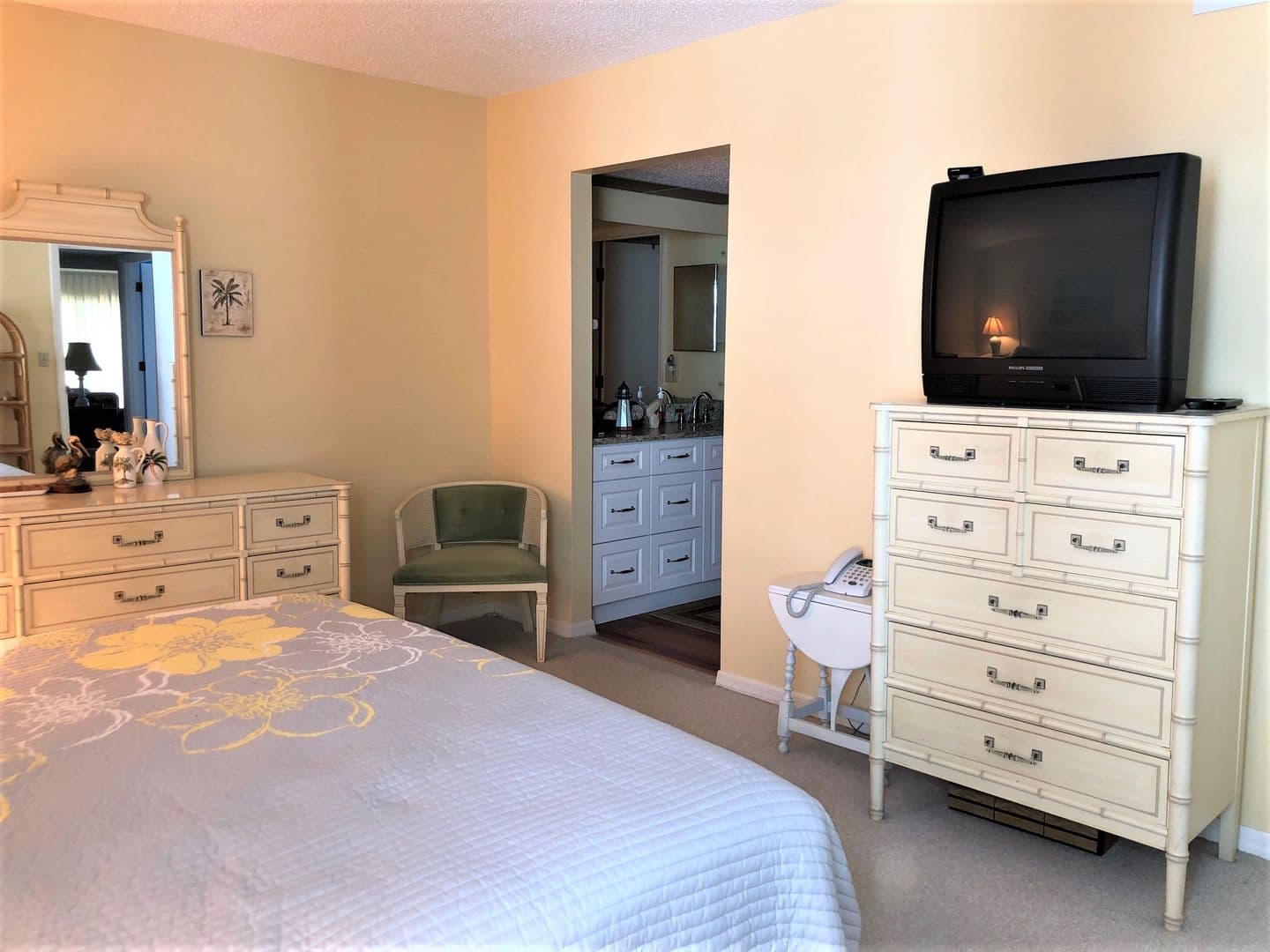 VENICE Condo: 700 GOLDEN BEACH #234