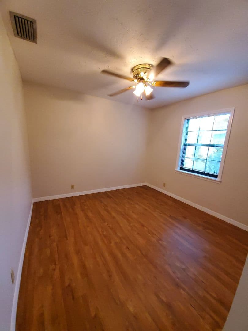 Nokomis House: 188 Shady Pine Lane