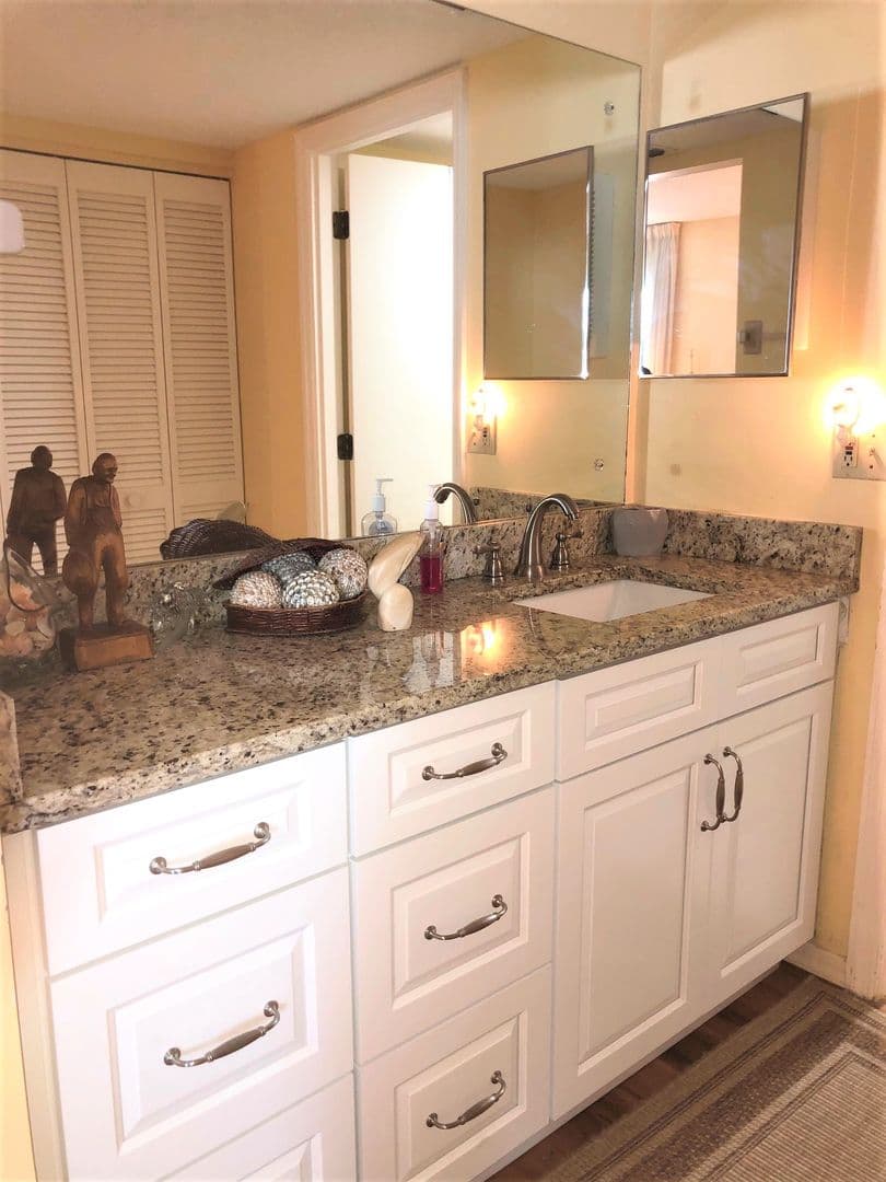 VENICE Condo: 700 GOLDEN BEACH #234