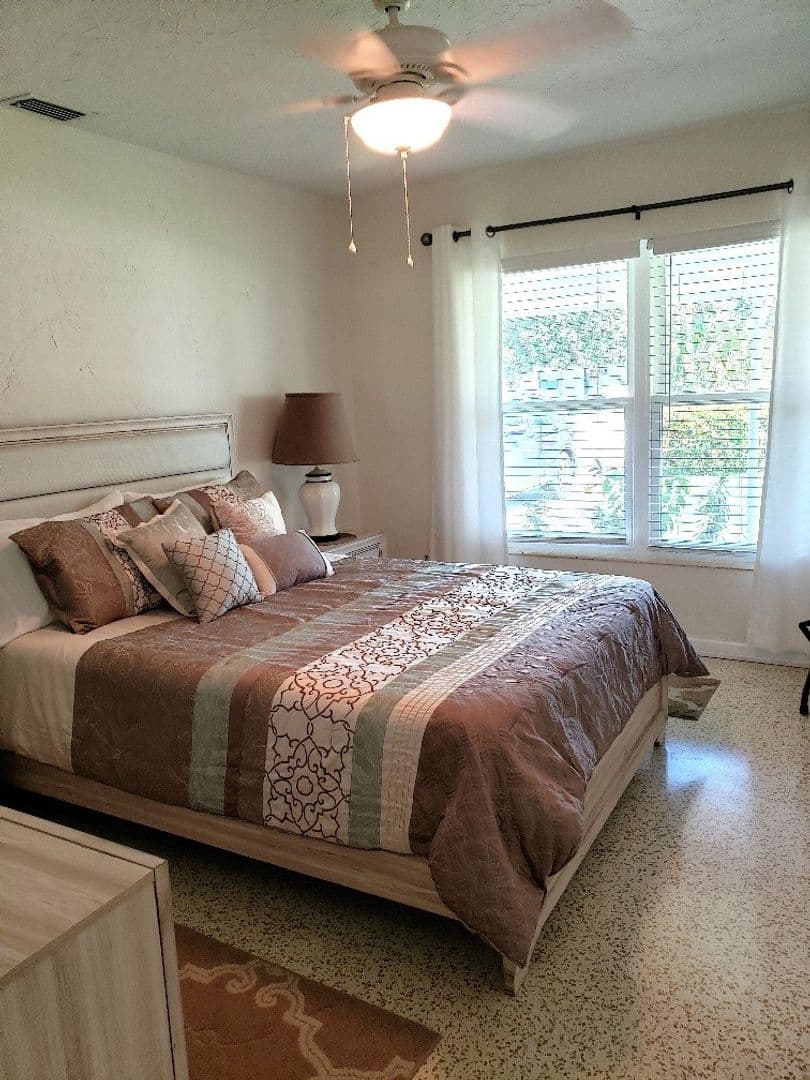 VENICE House: 812 HARBOR DRIVE