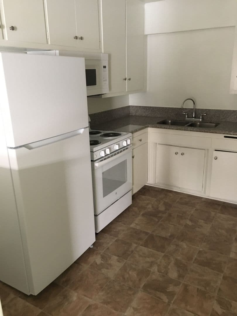 Reseda Apartment: 18400 Valerio St.