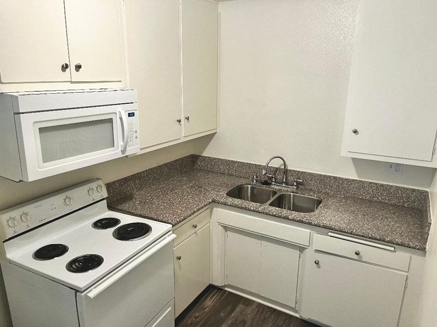 Reseda Apartment: 18400 Valerio St.