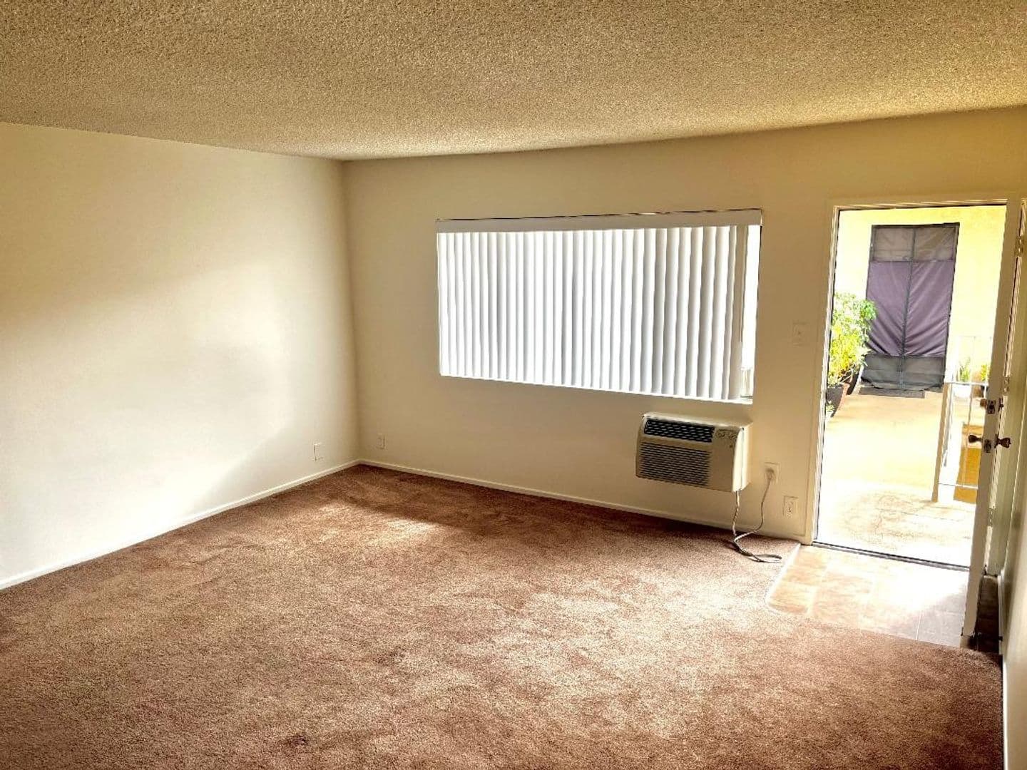Reseda Apartment: 18400 Valerio St.