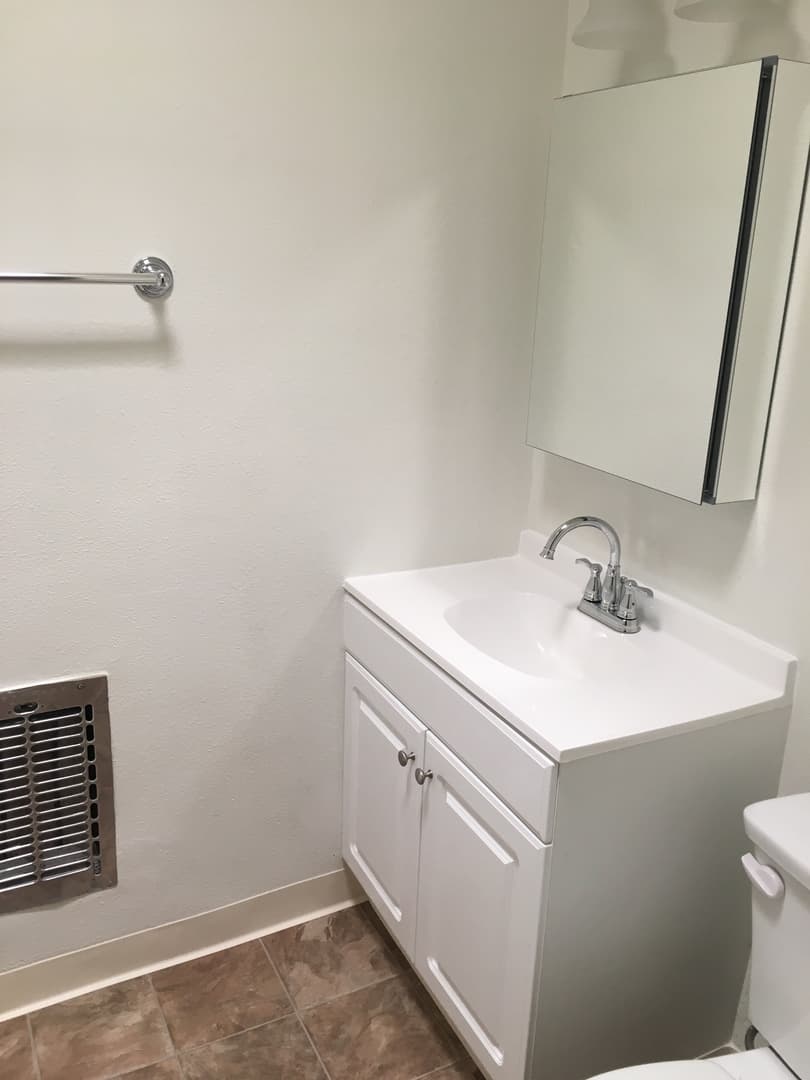 Reseda Apartment: 18400 Valerio St.