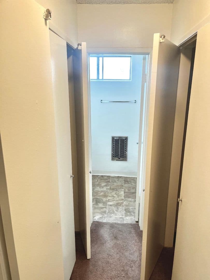 Reseda Apartment: 18400 Valerio St.