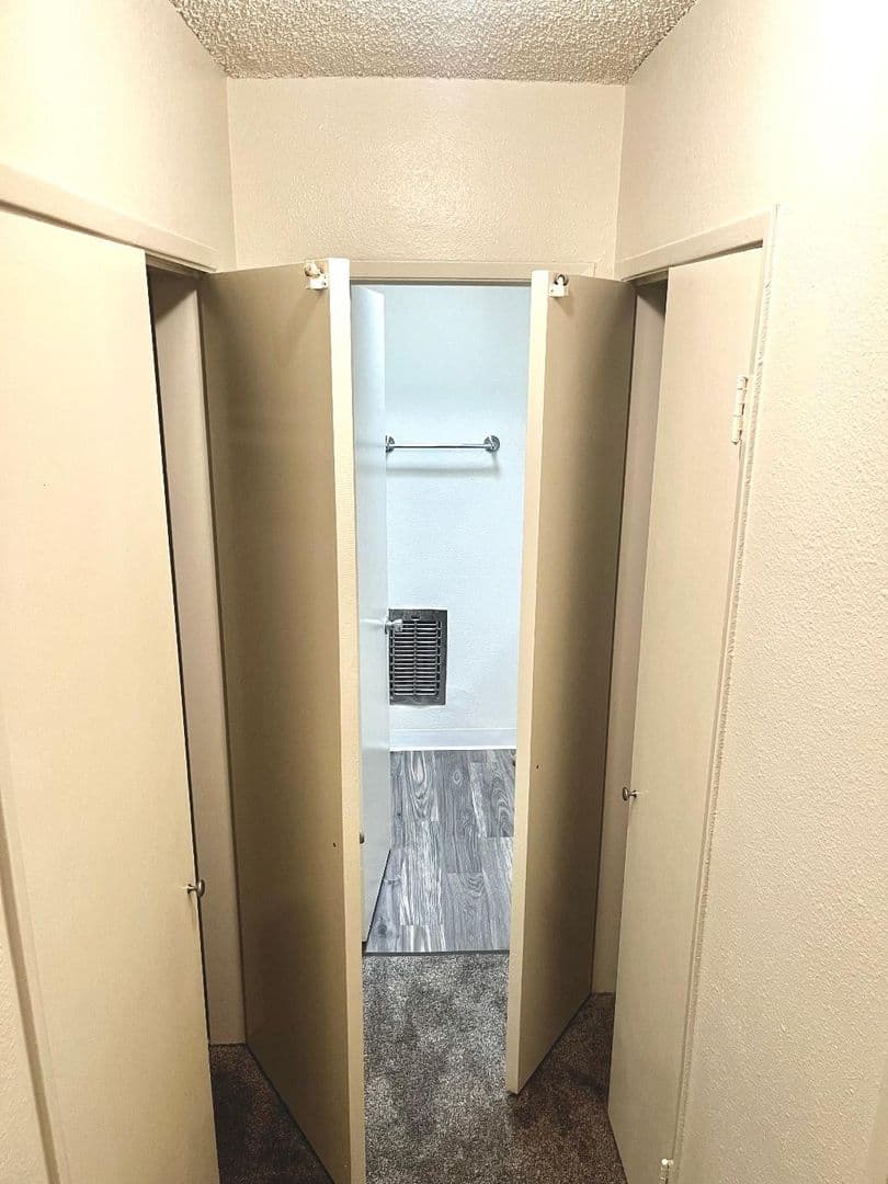 Reseda Apartment: 18400 Valerio St.