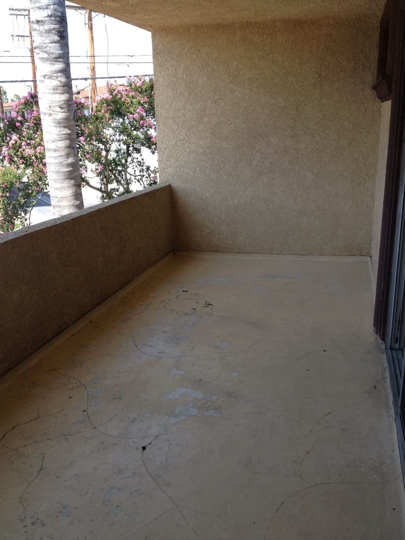 Reseda Apartment: 18400 Valerio St.