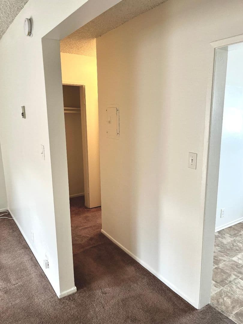 Reseda Apartment: 18400 Valerio St.