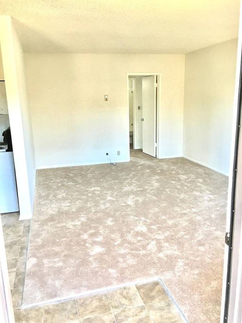 Reseda Apartment: 18400 Valerio St.