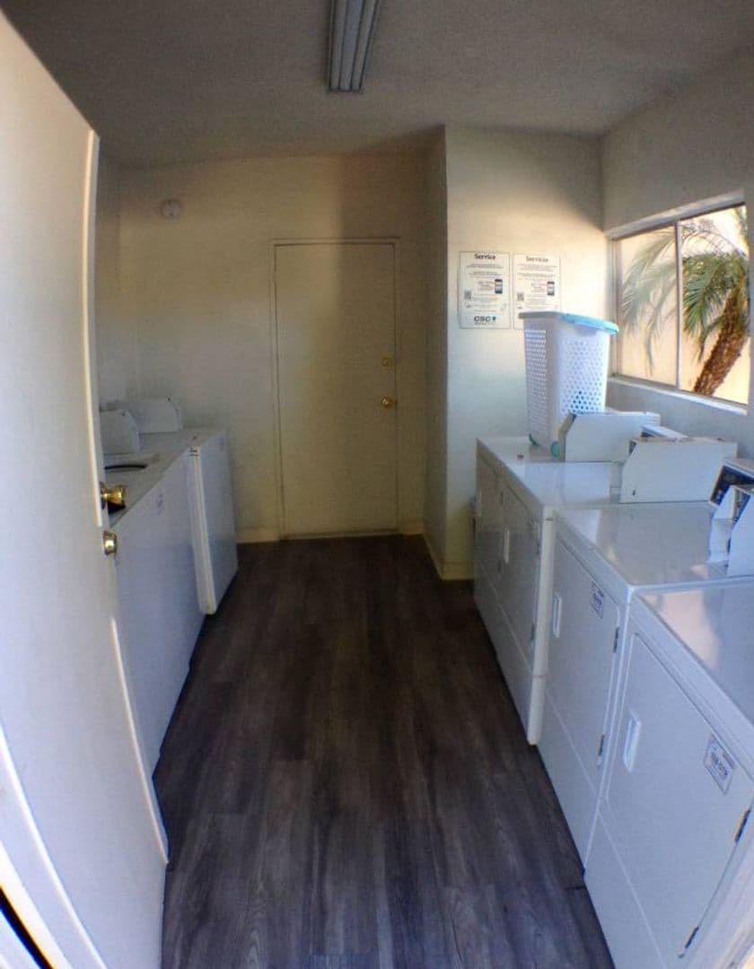Reseda Apartment: 18400 Valerio St.
