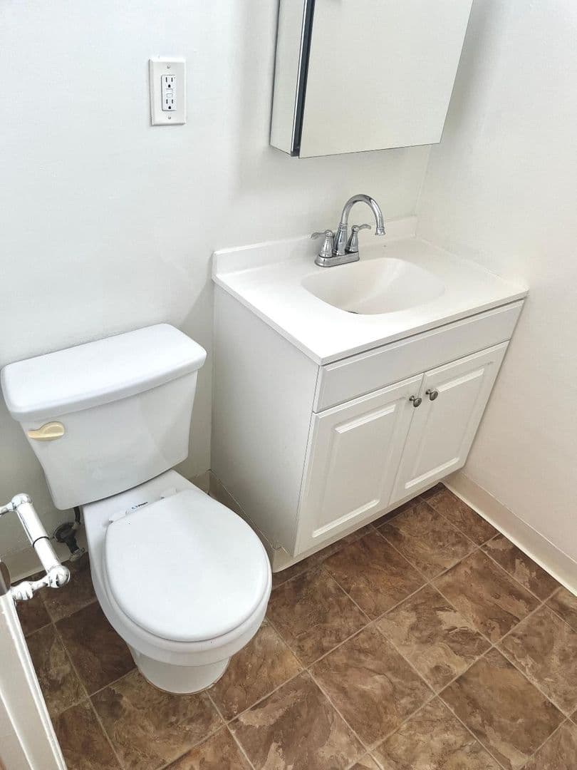 Reseda Apartment: 18400 Valerio St.