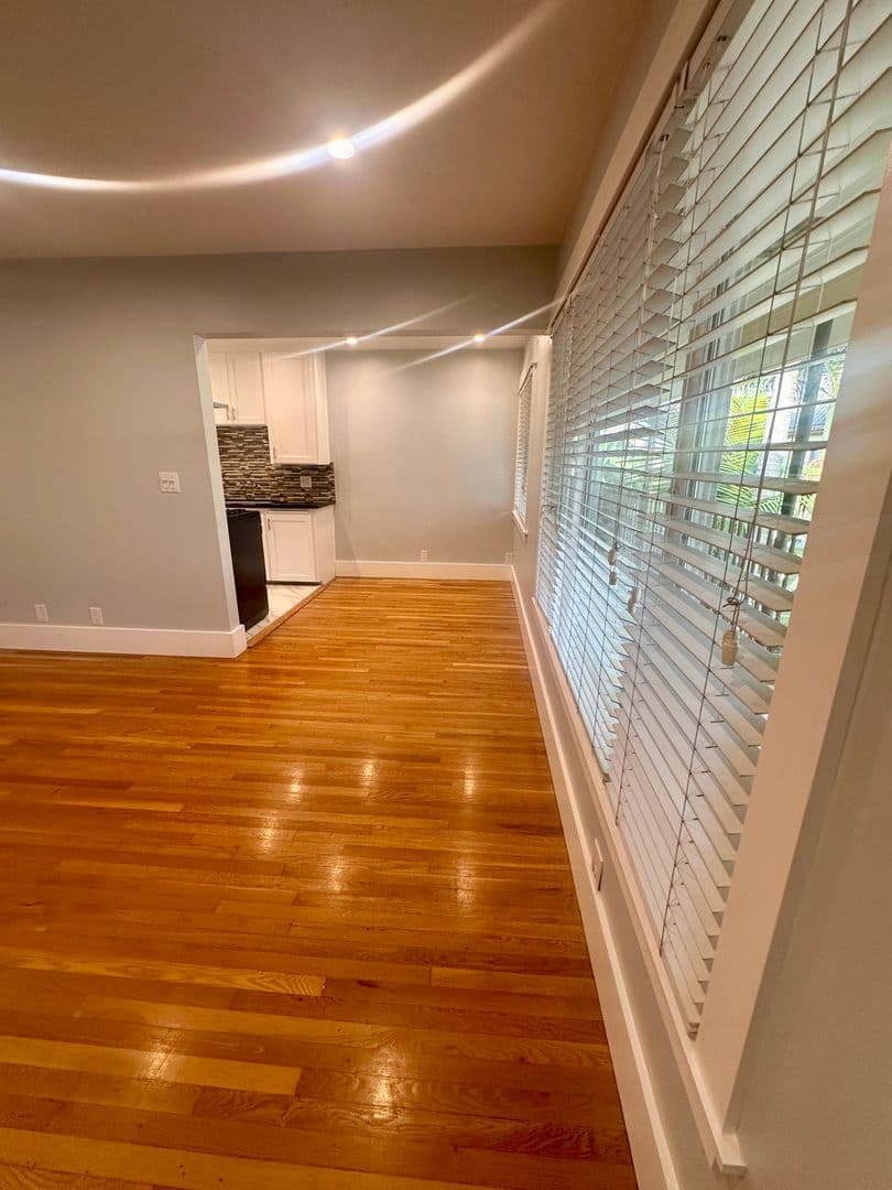 Long Beach Apartment: 3428 E. 1st Street