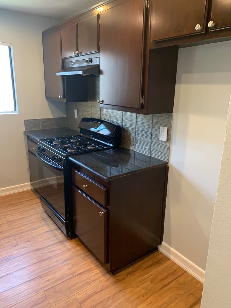 Long Beach Apartment: 1029 Mira Mar Ave