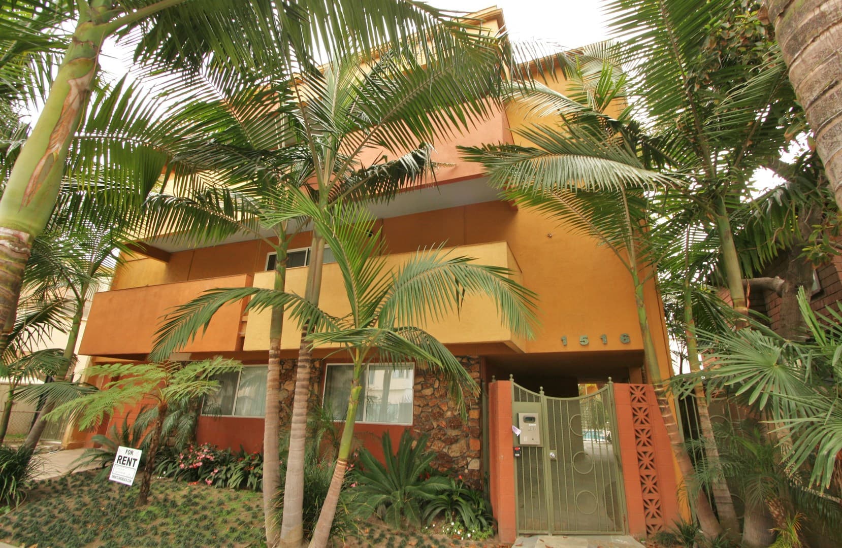 Long Beach Apartment: 1516 E. 2nd Street