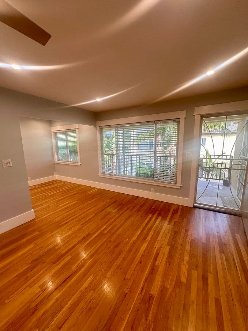 Long Beach Apartment: 3428 E. 1st Street