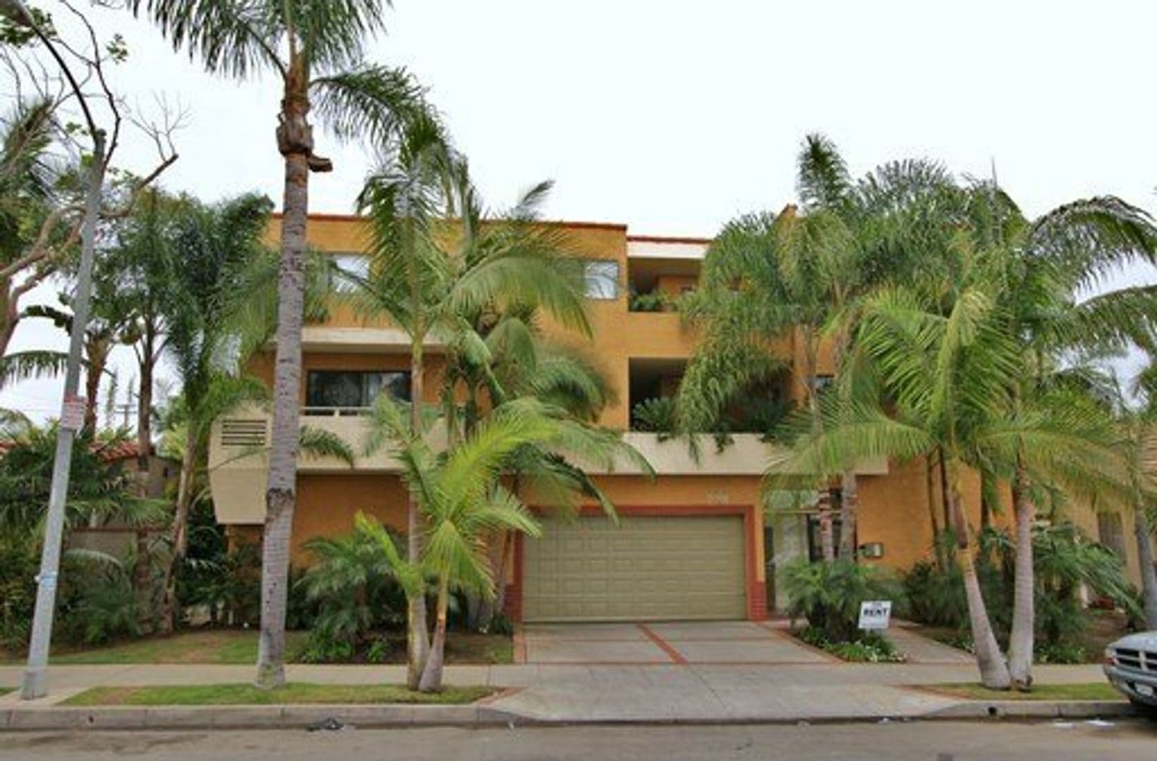 Long Beach Apartment: 1029 Mira Mar Ave
