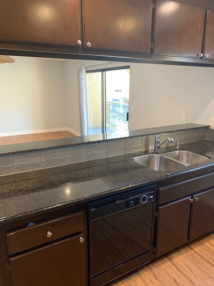 Long Beach Apartment: 1029 Mira Mar Ave