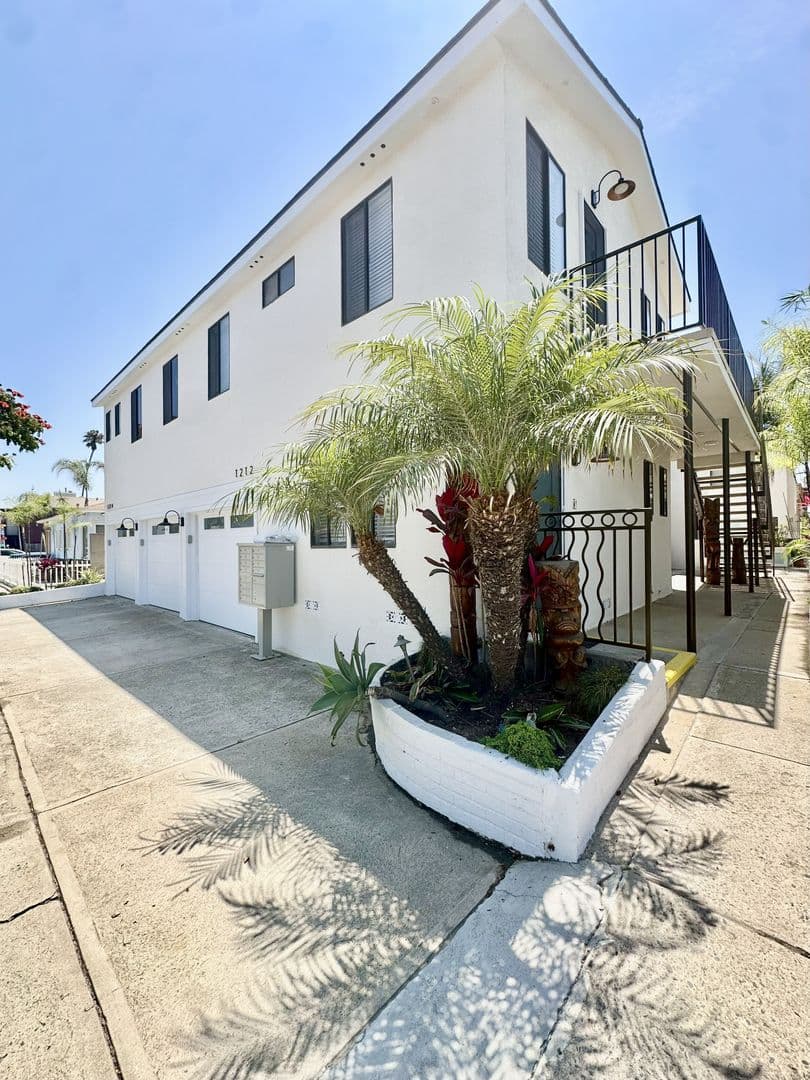 Seal Beach Apartment: 1212-1214 Ocean Ave.