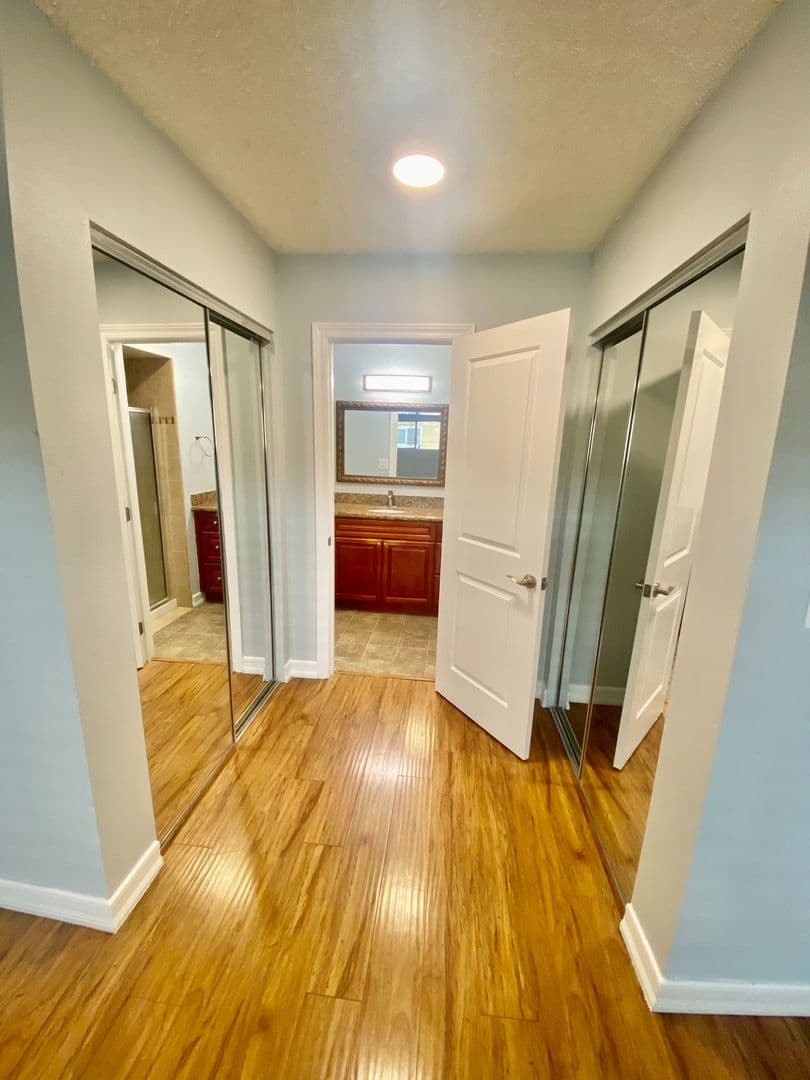 Long Beach Apartment: 215 Euclid Avenue