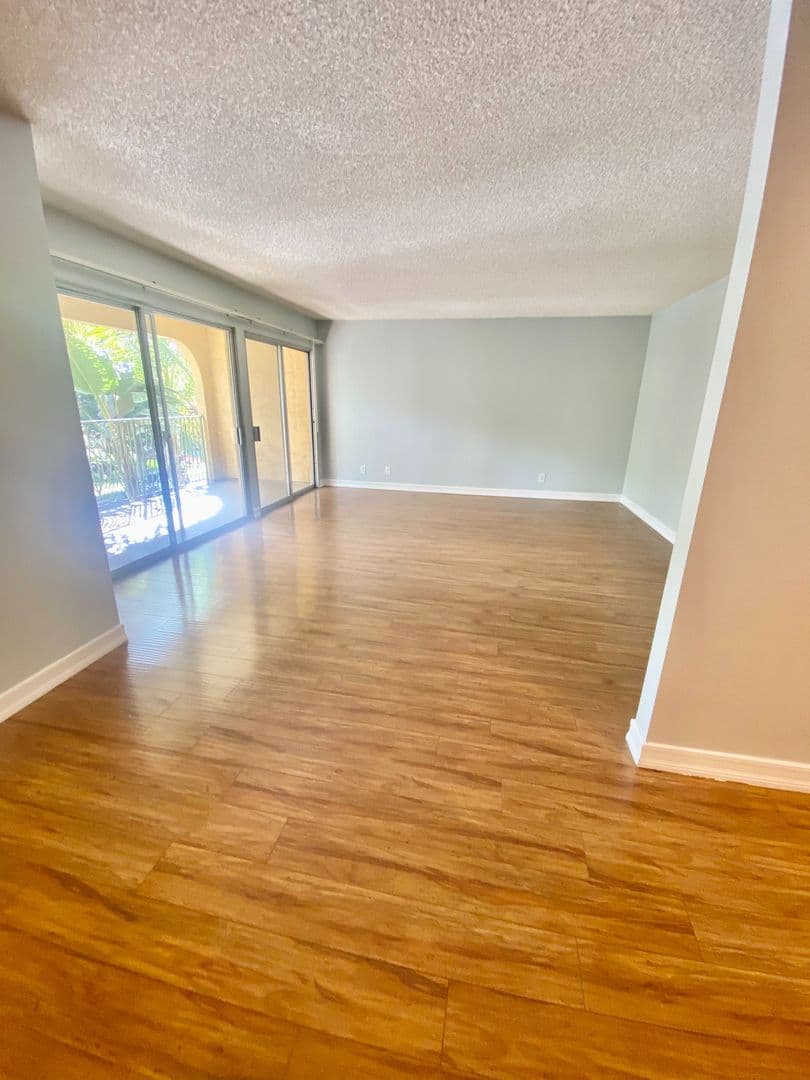 Long Beach Apartment: 215 Euclid Avenue