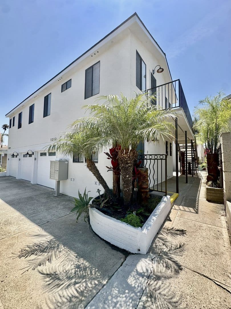Seal Beach Apartment: 1212-1214 Ocean Ave.