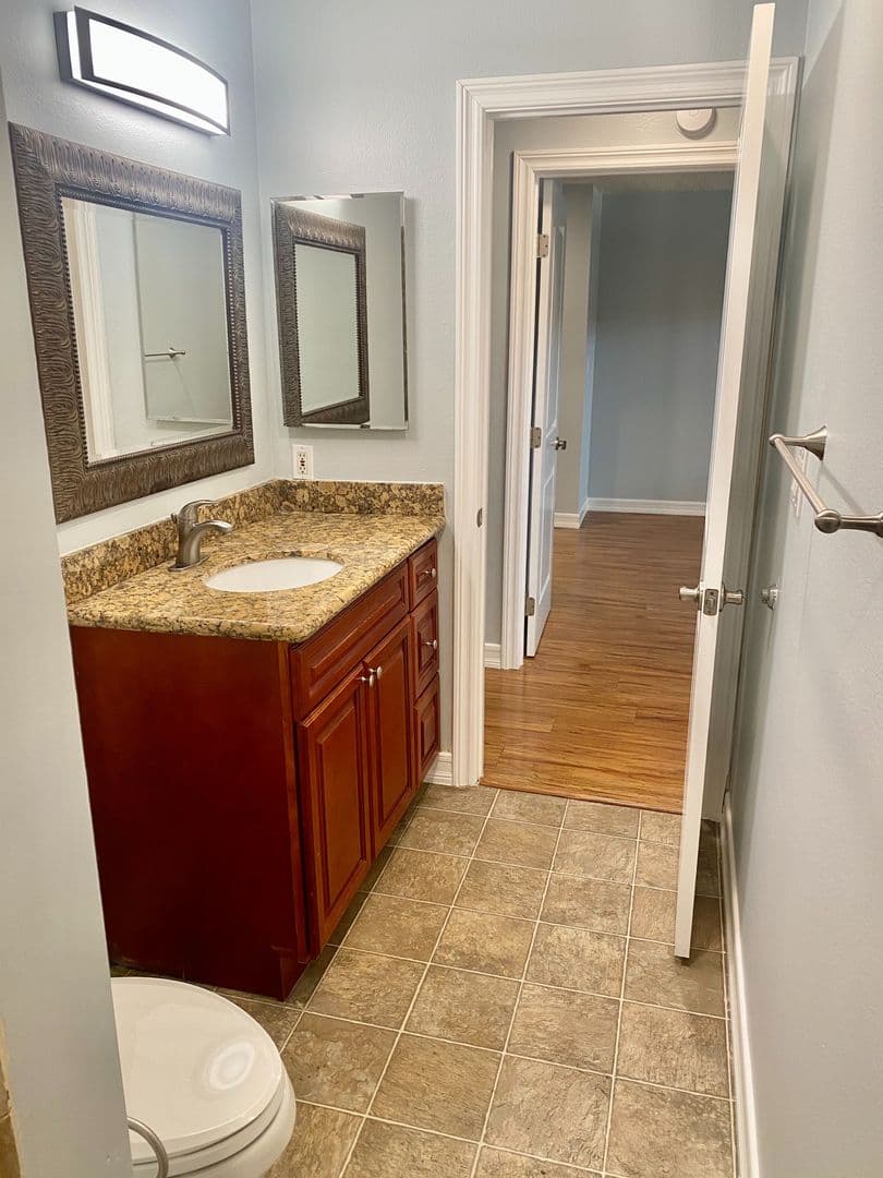 Long Beach Apartment: 215 Euclid Avenue