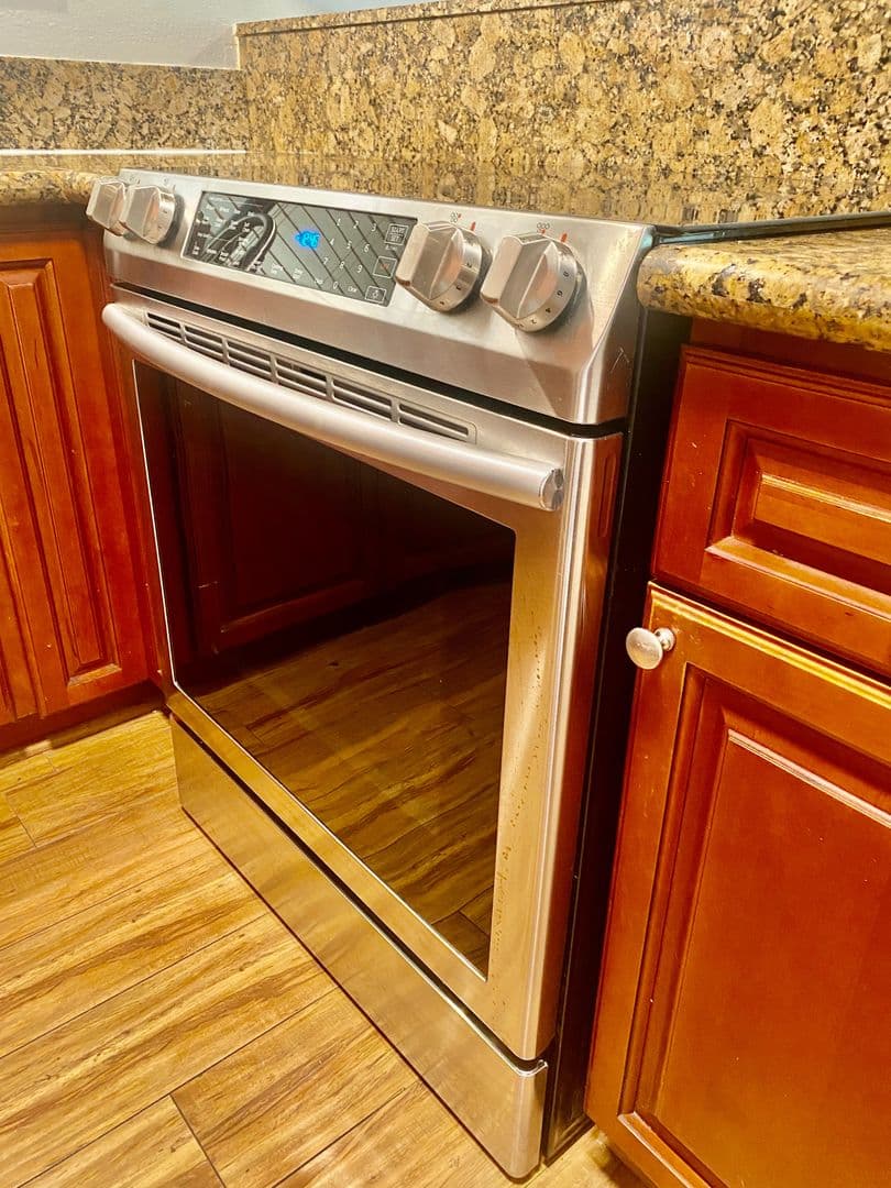 Long Beach Apartment: 215 Euclid Avenue