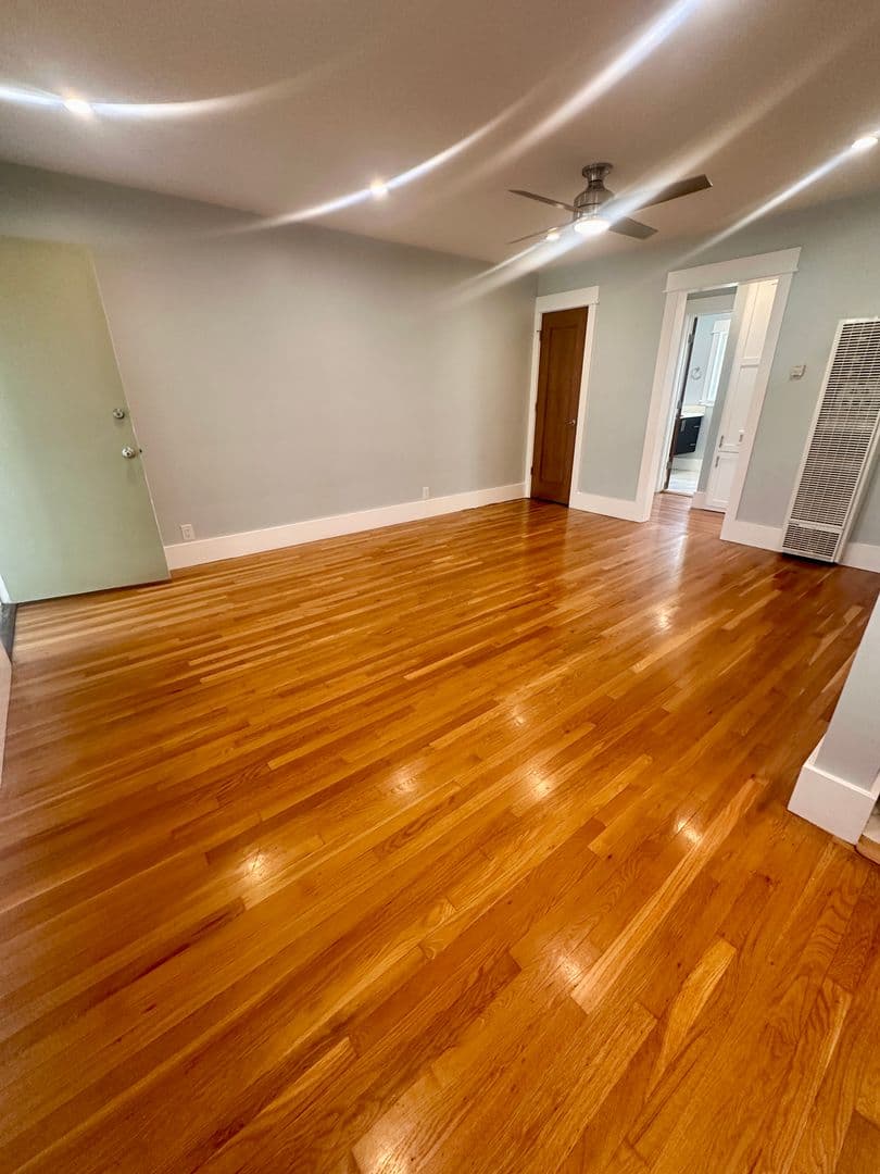 Long Beach Apartment: 3428 E. 1st Street