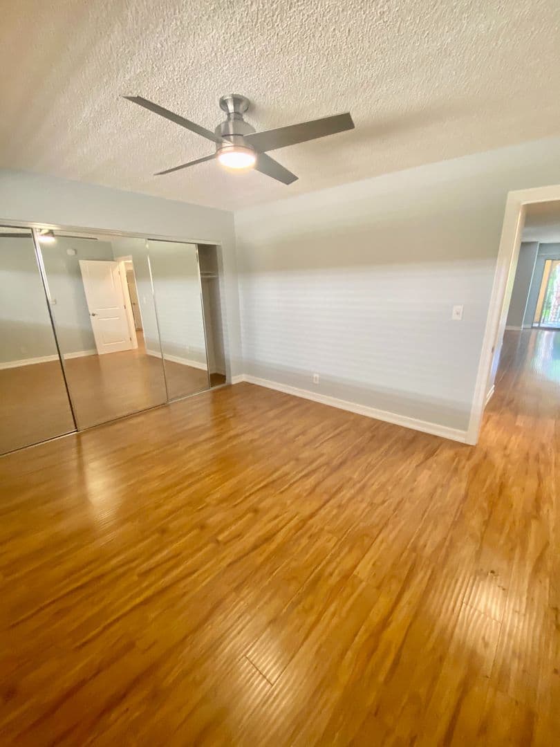 Long Beach Apartment: 215 Euclid Avenue