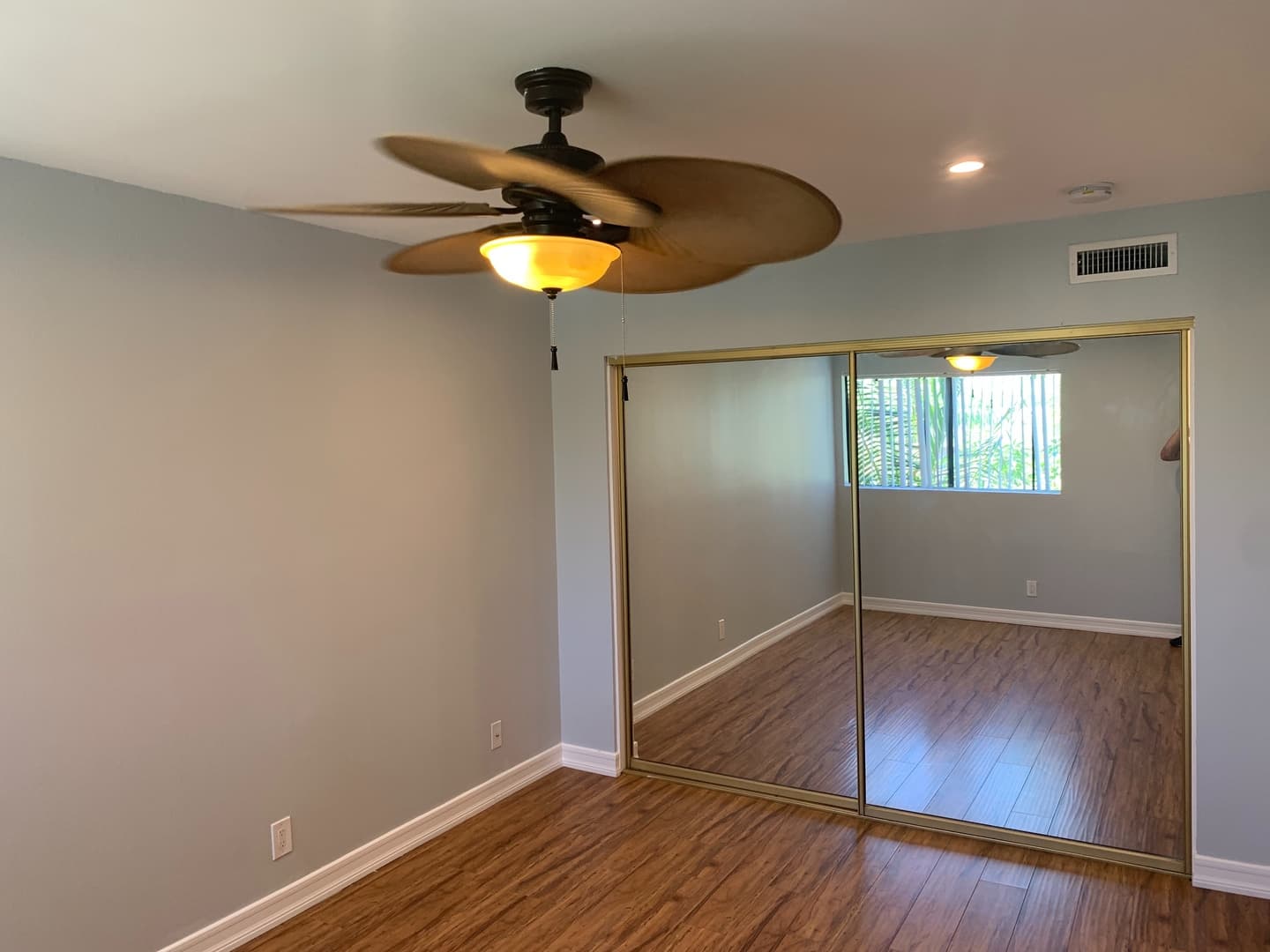 Long Beach Apartment: 1029 Mira Mar Ave