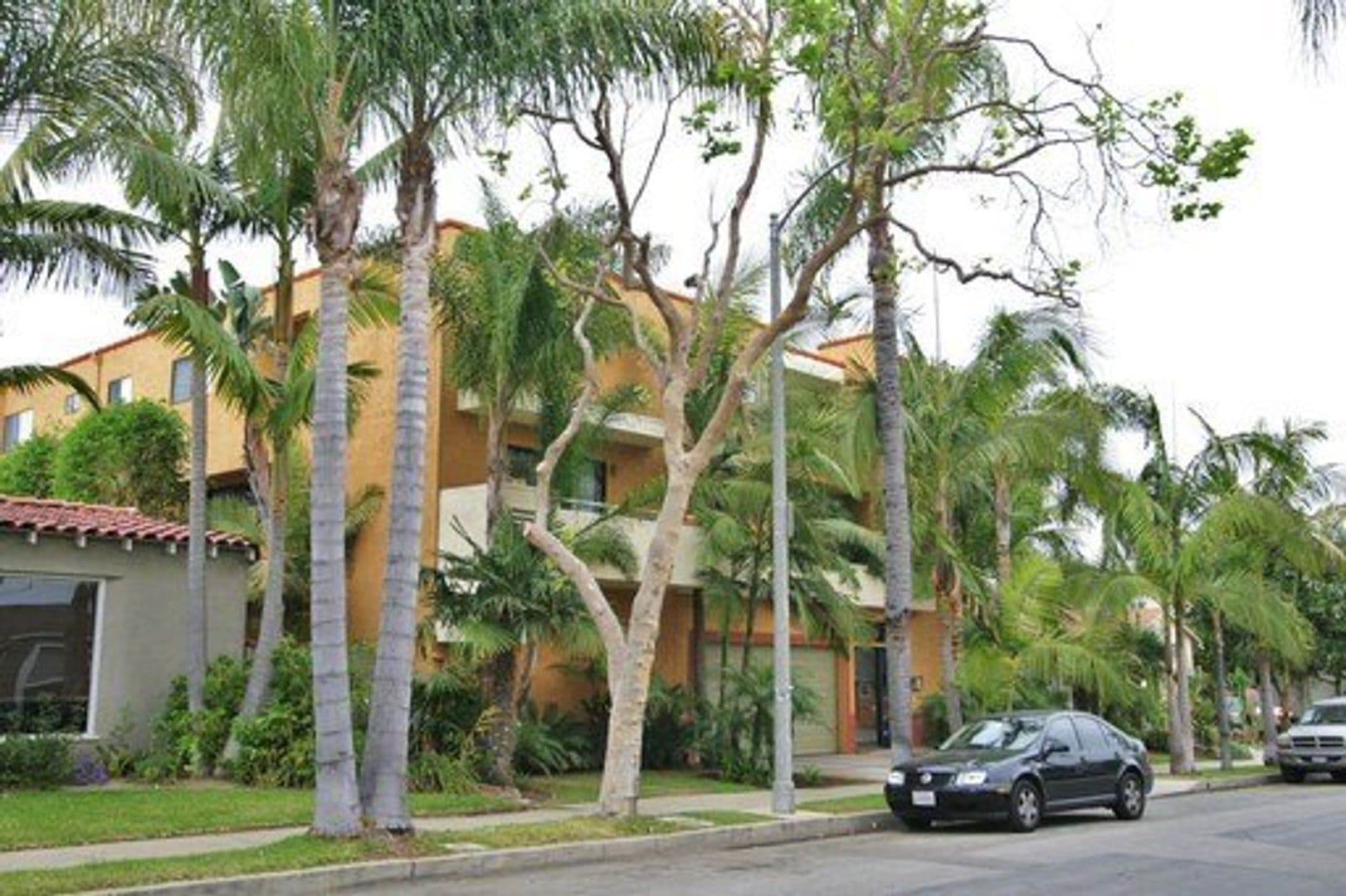 Long Beach Apartment: 1029 Mira Mar Ave
