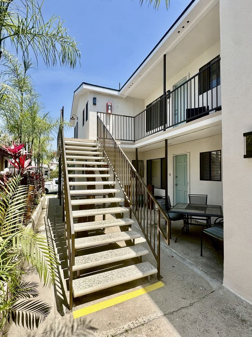 Seal Beach Apartment: 1212-1214 Ocean Ave.