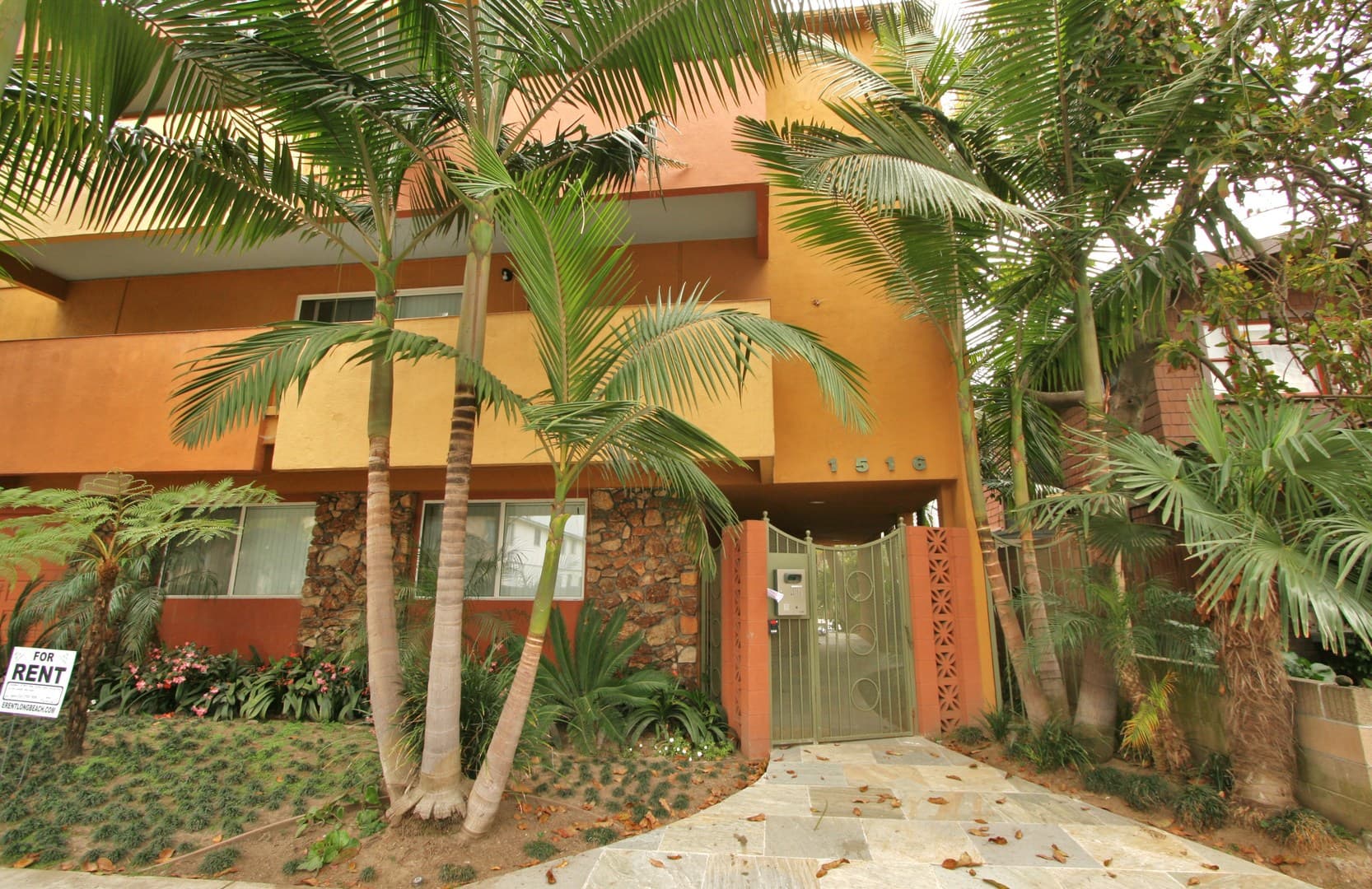 Long Beach Apartment: 1516 E. 2nd Street