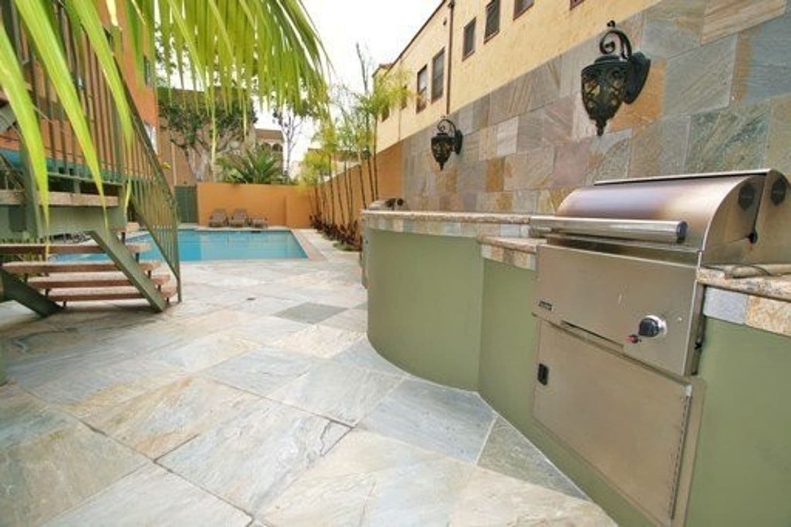 Long Beach Apartment: 215 Euclid Avenue