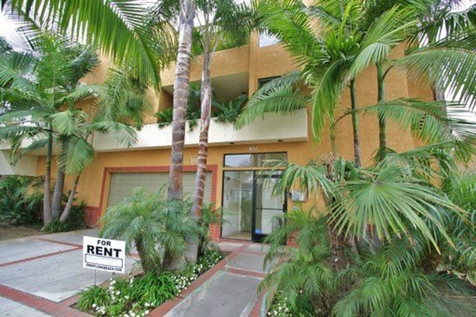 Long Beach Apartment: 1029 Mira Mar Ave